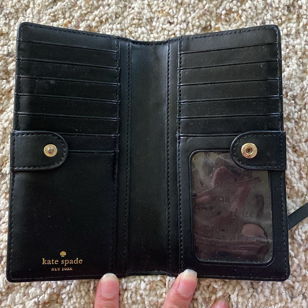 • Kate Spade Wallet • - Picture 3 of 6